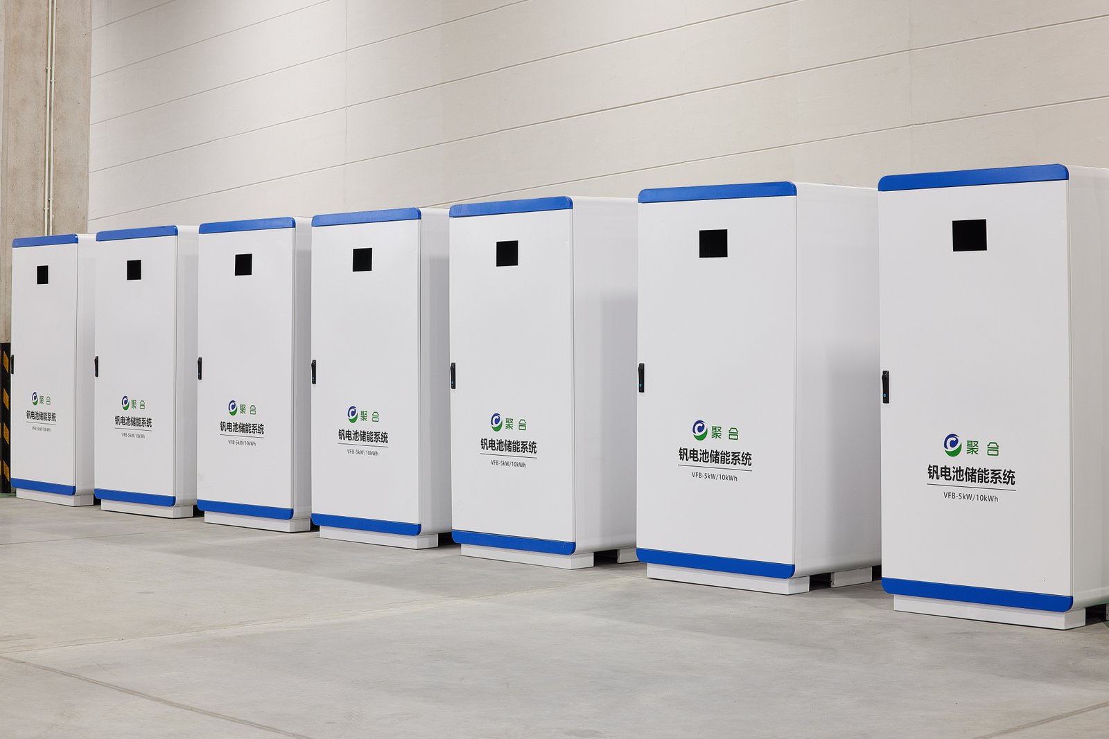Comparison between vanadium redox flow batteries (VRFBs) and lithium-ion batteries.